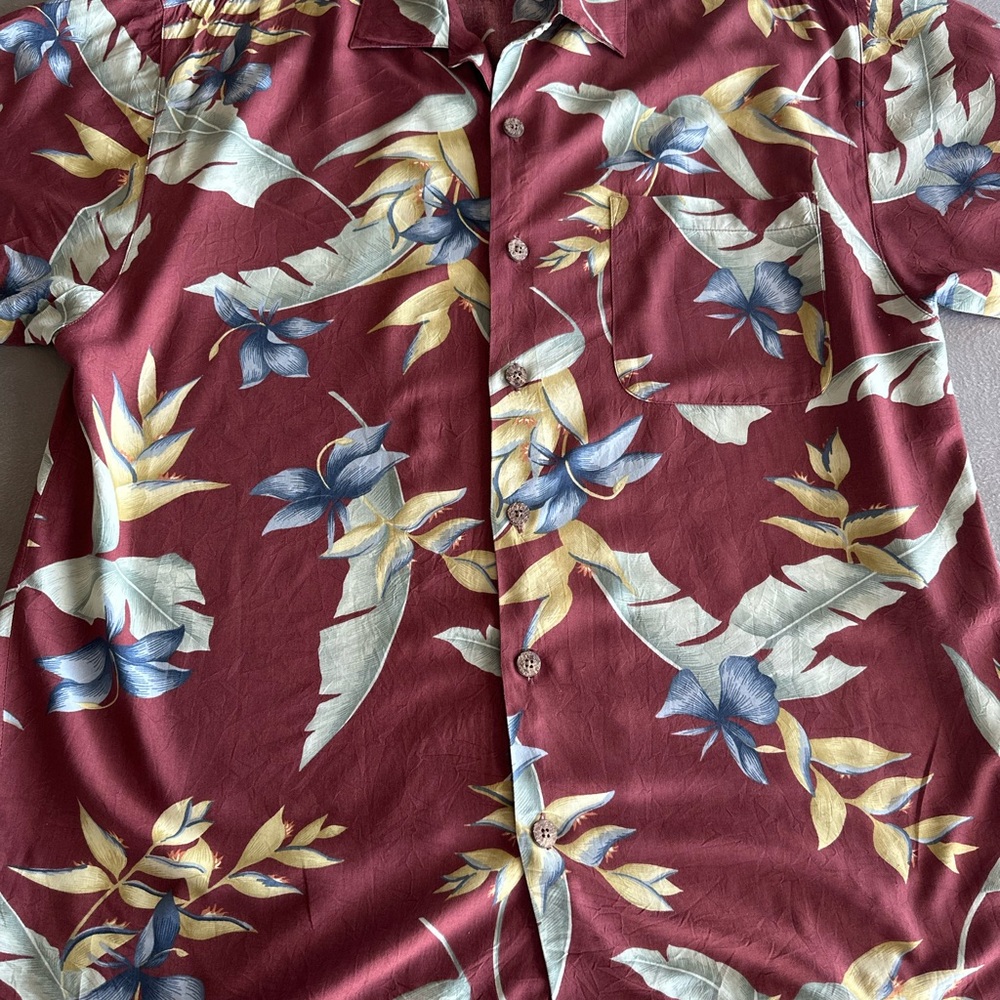 Tommy Bahama Maroon and Blue Leaf Shirt size Medium 100% Rayon
